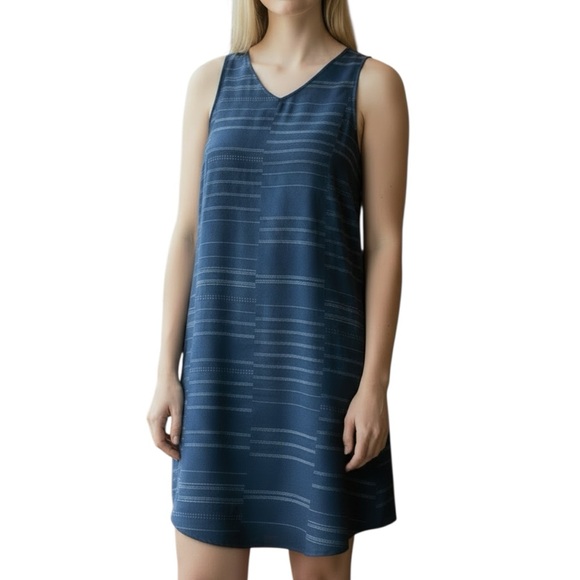 A.L.C. Dresses & Skirts - ALC sleeveless beaded round hem black mini dress size 8 excellent condition